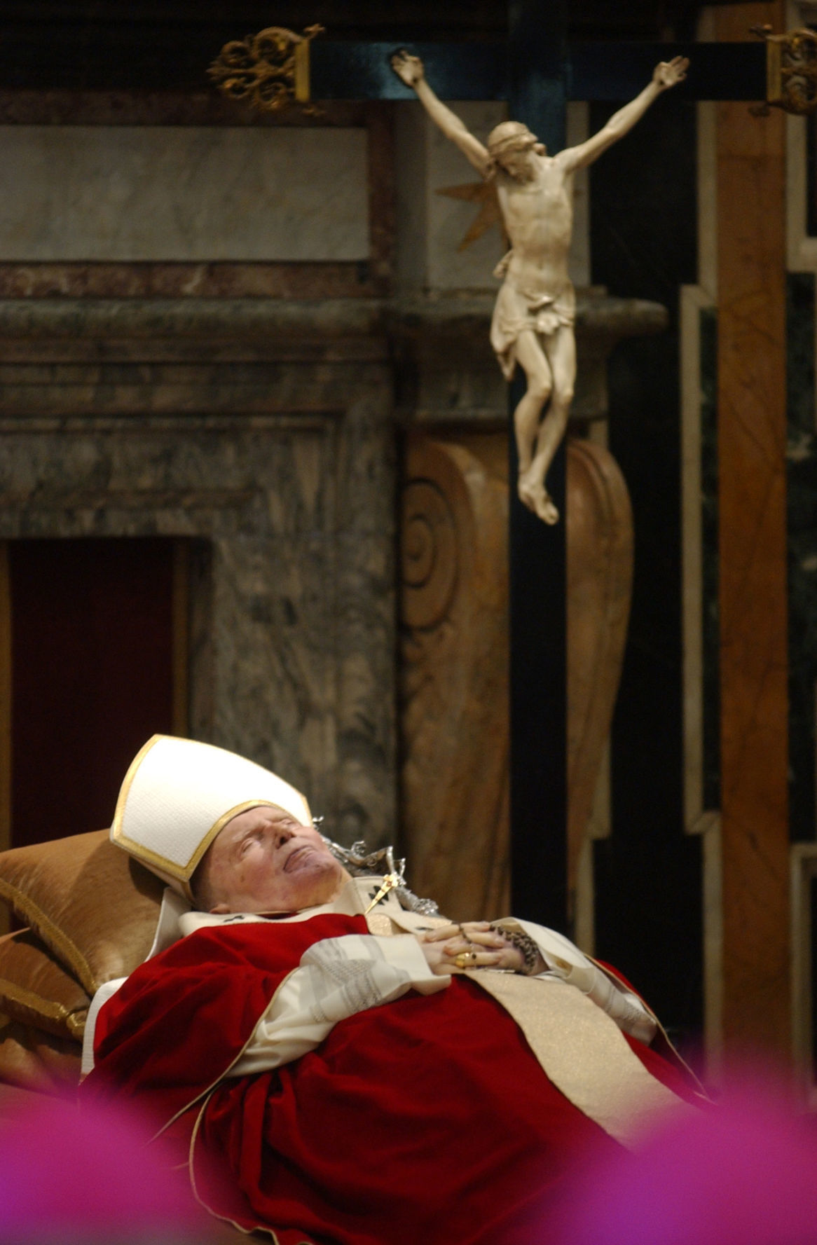2005: Pope John Paul II lies in state